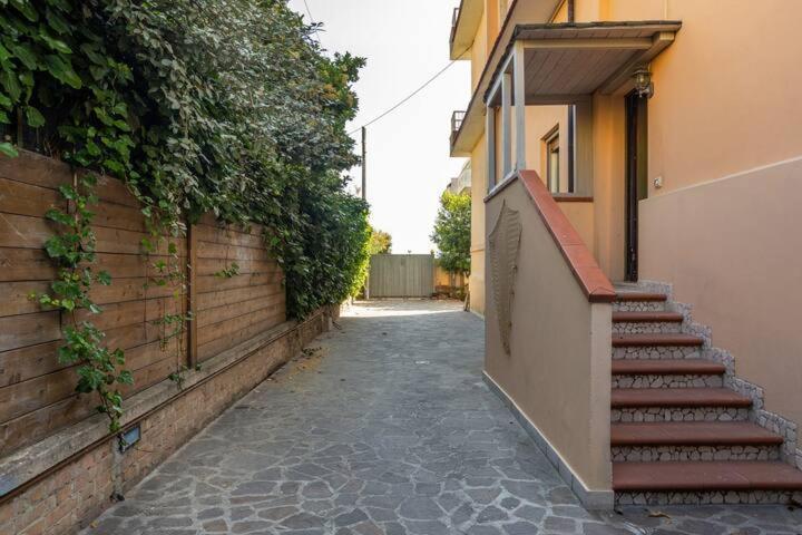 Appartamento Fronte Mare Con Parcheggio Privato Пескара Экстерьер фото
